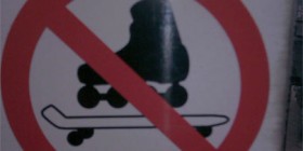 Prohibido patinar en monopatín
