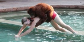 Mono bien agarrado