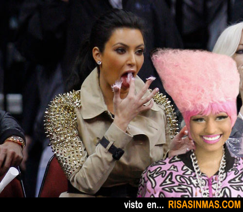 Kim Kardashian comiendo ¿Algodón de azúcar?