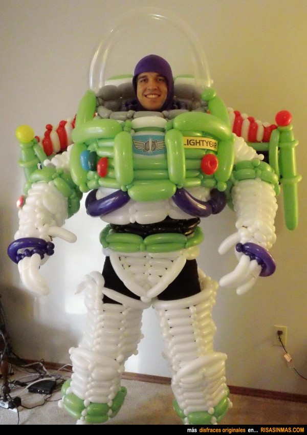 Disfraces originales: Buzz Lightyear hecho con globos