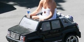 Britney Spears en su nuevo Cadillac