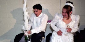 Fotos de boda: Cómo abrir una botella de champán