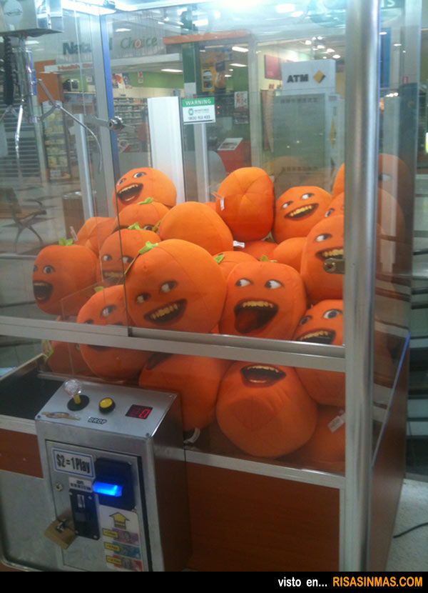 Peluches naranja psicópata