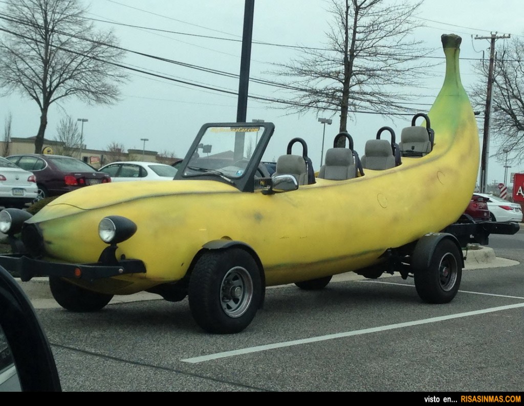 Platanomovil. El coche con forma de plátano.