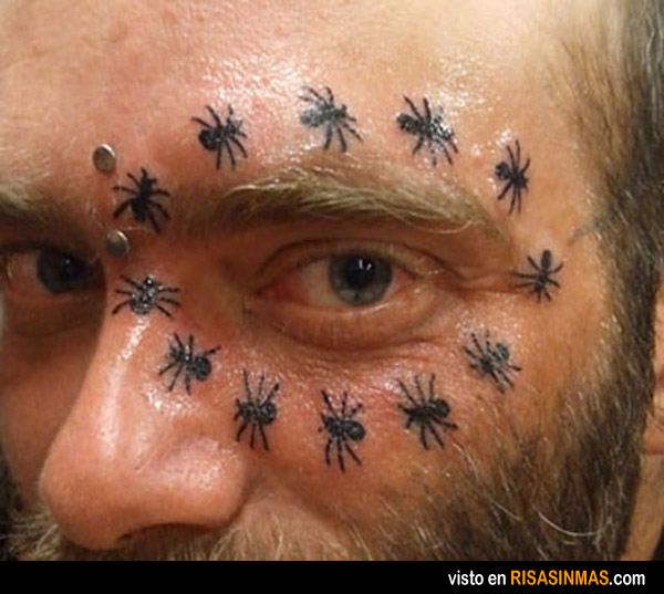 ¿Tatuajes de arañas? Sí, porqué no