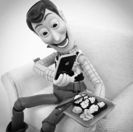 Woody haciendo fotos para el Facebook