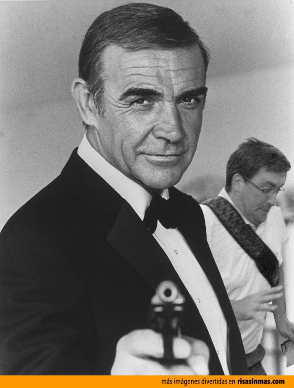 El arruina fotos estropea el retrato de James Bond