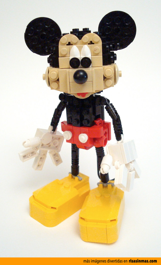 Mickey Mouse hecho con LEGO