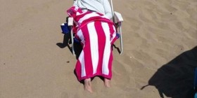 Mi novia pelirroja en la playa