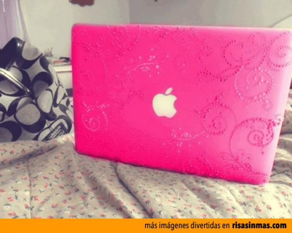 El MacBook de Hello Kitty