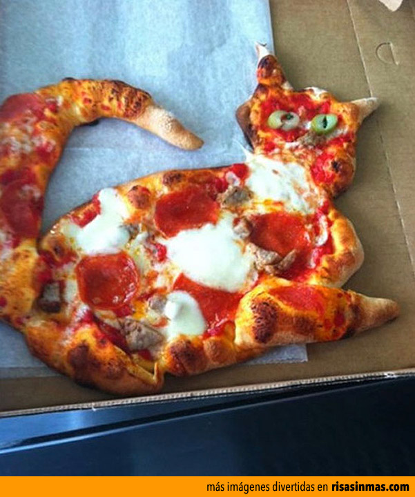 Pizza casera con forma de gato