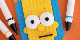 Retrato de Bart Simpson realizado con LEGO