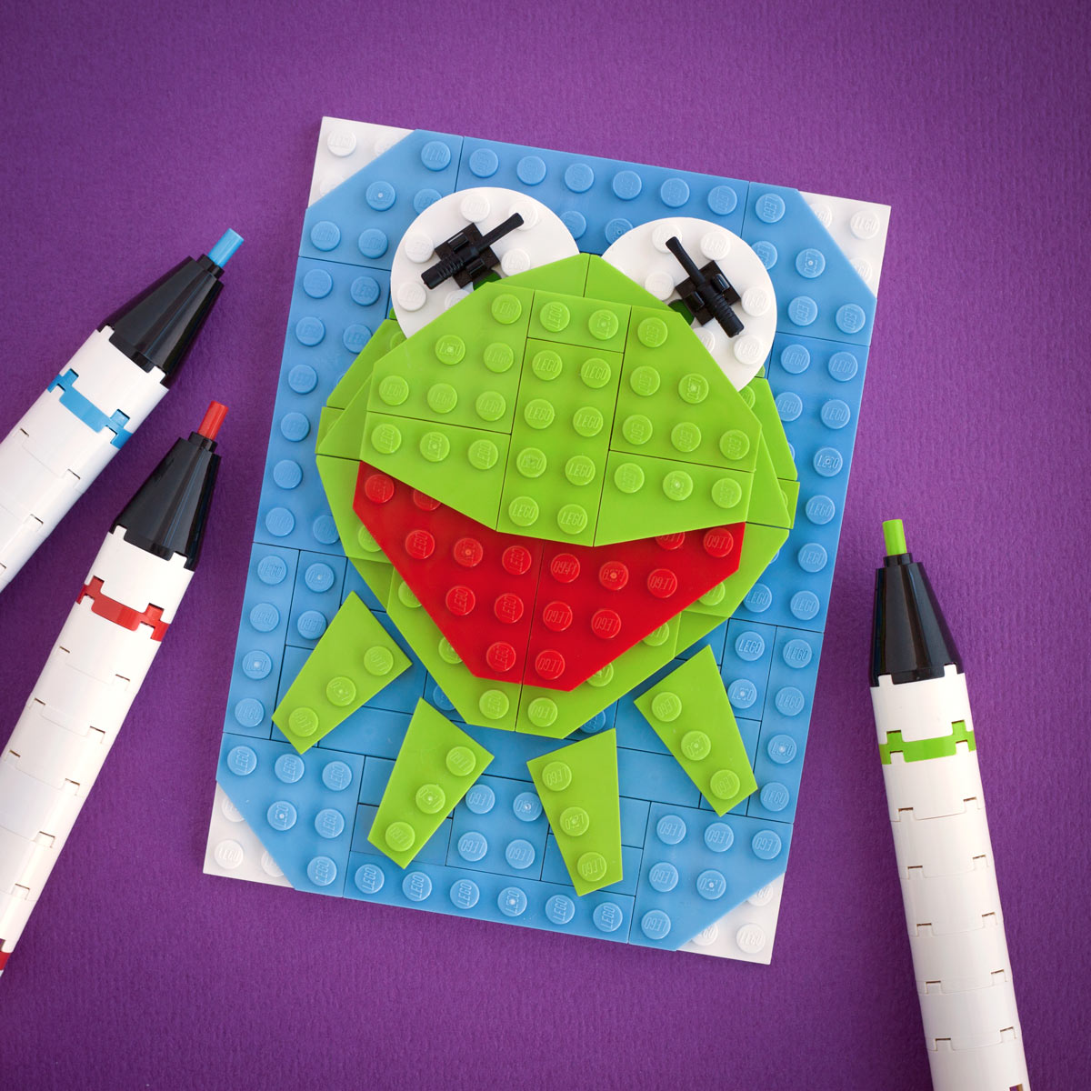 Retrato de La rana Gustavo hecho con LEGO