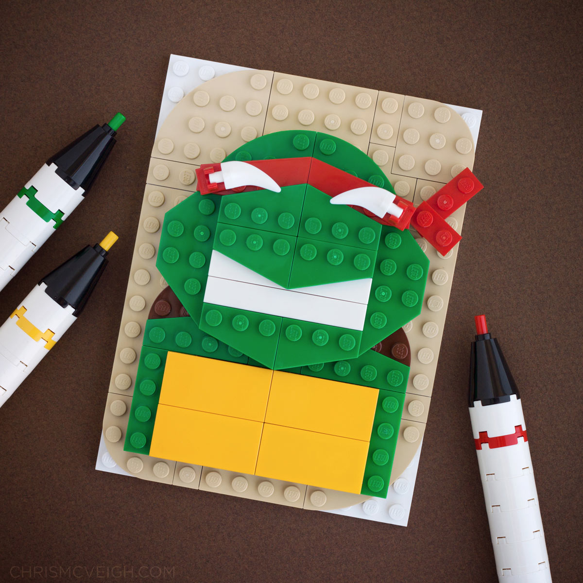 Retrato de tortuga ninja hecho con LEGO