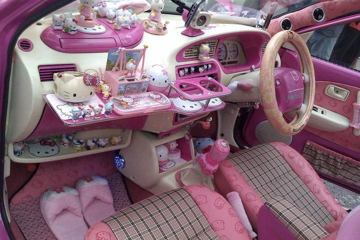 El coche de Hello Kitty