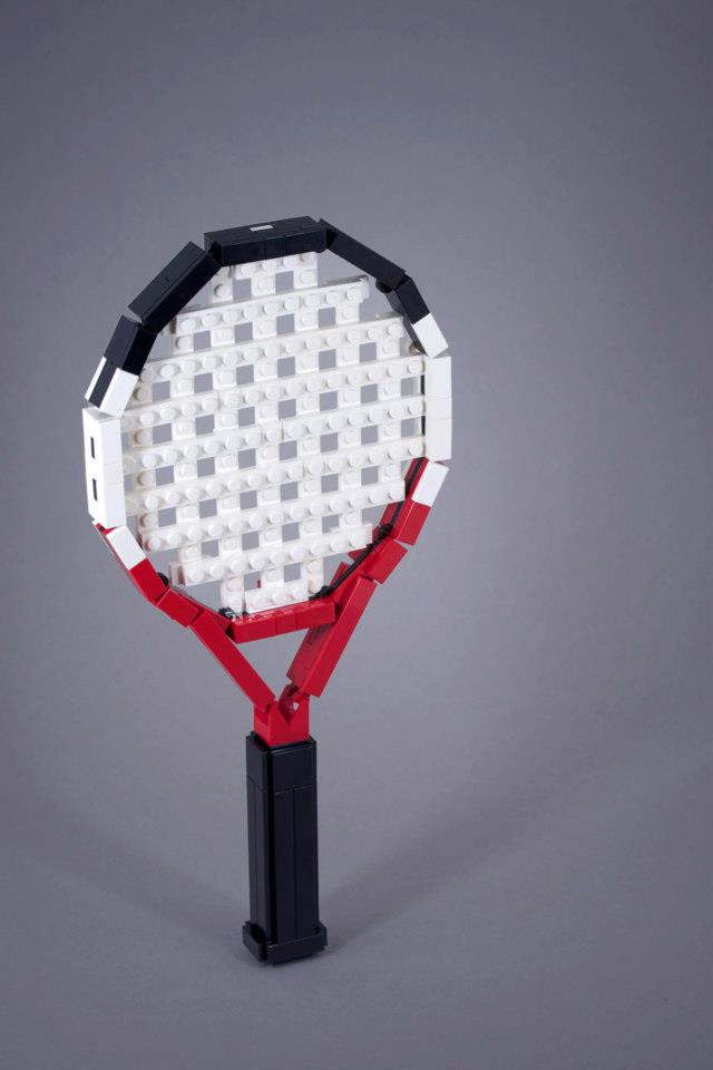 Raqueta de tenis hecha con LEGO