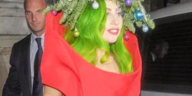Lady Gaga se disfraza de árbol de Navidad