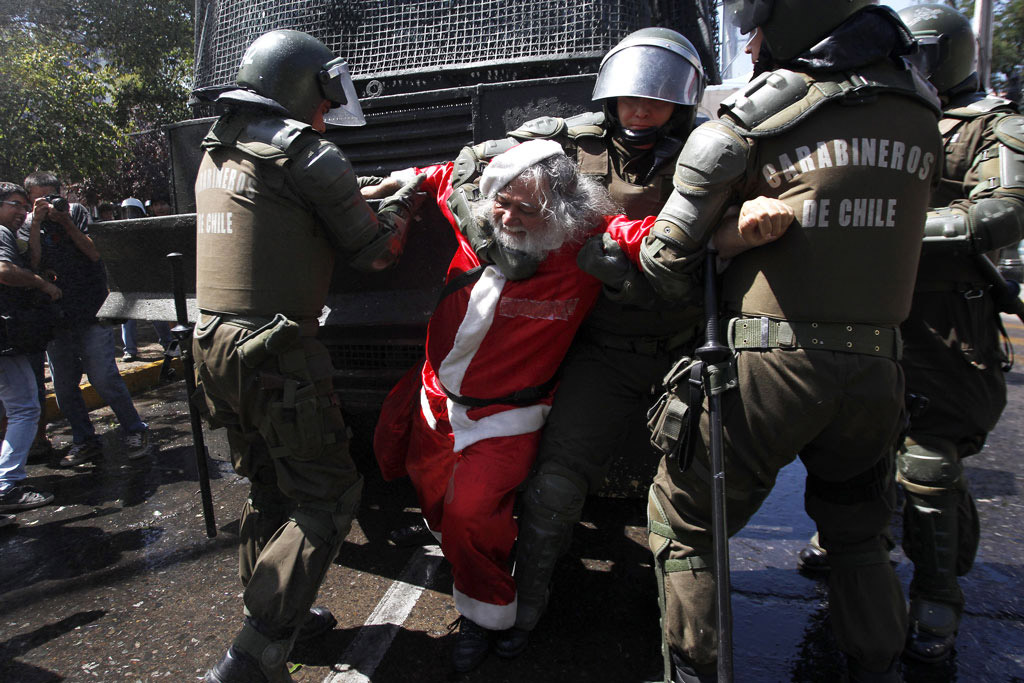 Se acabaron los regalos, Papa Noel detenido