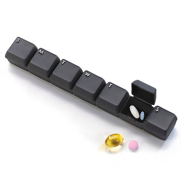 Pastillero con forma de teclado de ordenador