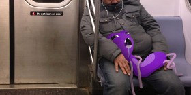 Un matching monster dormido en el metro