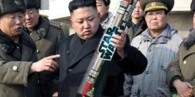 Kim Jong-Un inspecciona sus armas